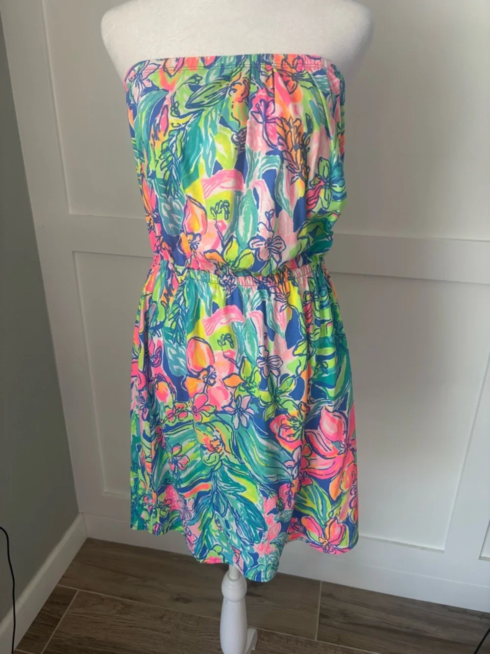 Lilly Pulitzer Strapless Floral strapless in size medium excellent condition - Picture 3 of 6